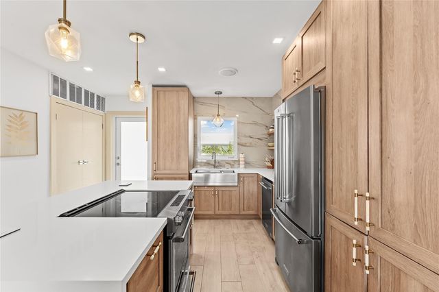 2400 NE 36th Street 12, Lighthouse Point, FL 33064