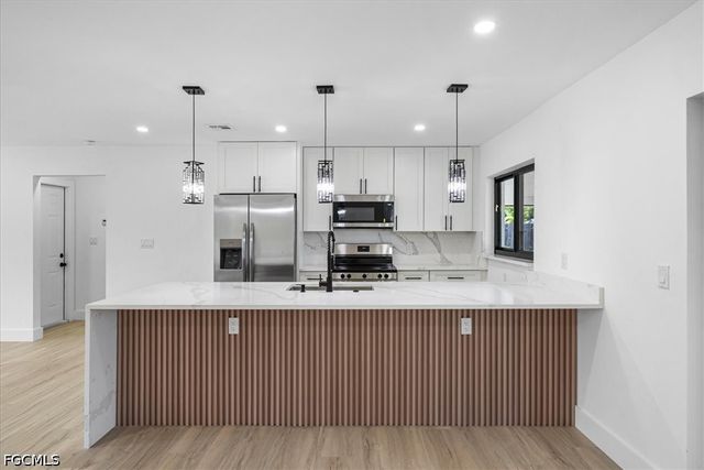 1437 SE 11th ST, Cape Coral, FL 33990