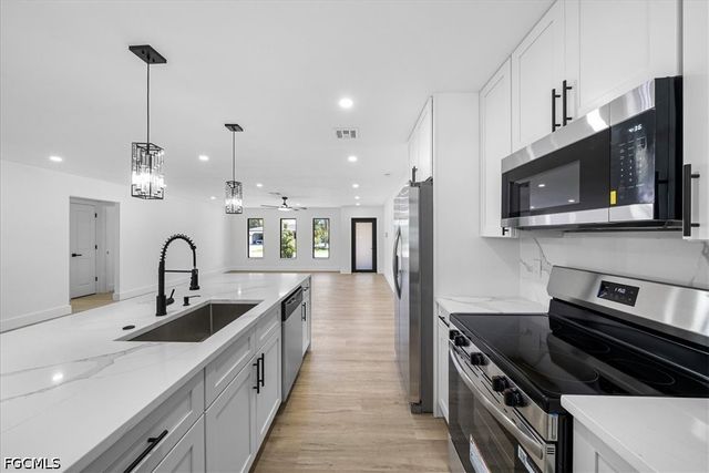 1437 SE 11th ST, Cape Coral, FL 33990