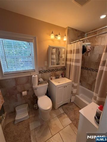 1238 Sussex Road, Teaneck, NJ 07666