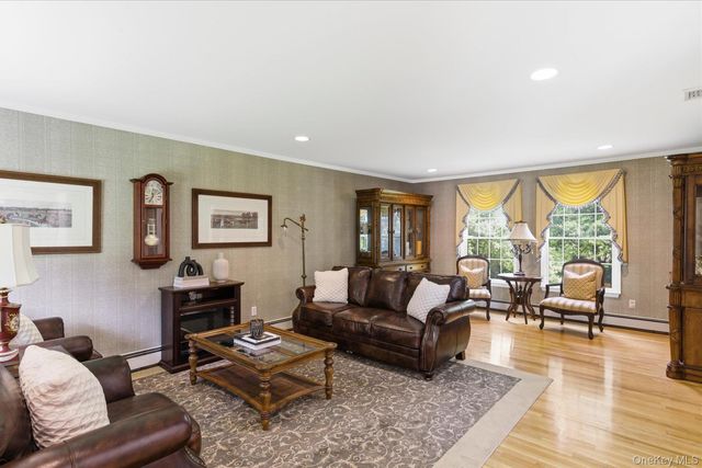 6 Brandy Road, Cold Spring Harbor, NY 11724