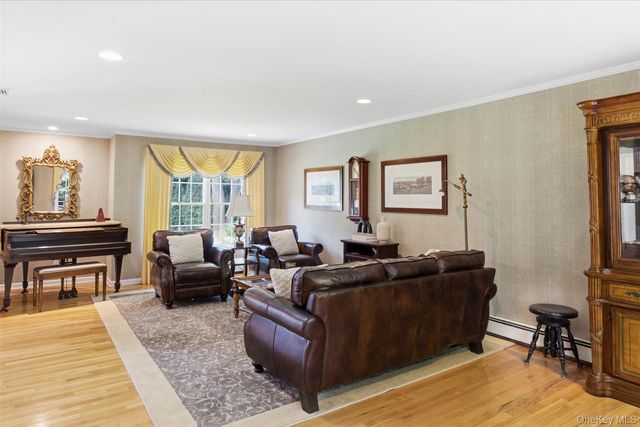 6 Brandy Road, Cold Spring Harbor, NY 11724
