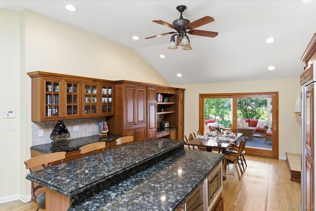 6 Brandy Road, Cold Spring Harbor, NY 11724