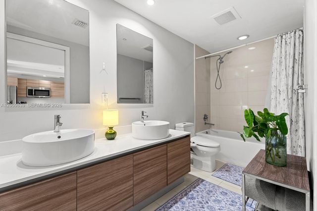 121 NE 34th Street 2003, Miami, FL 33137