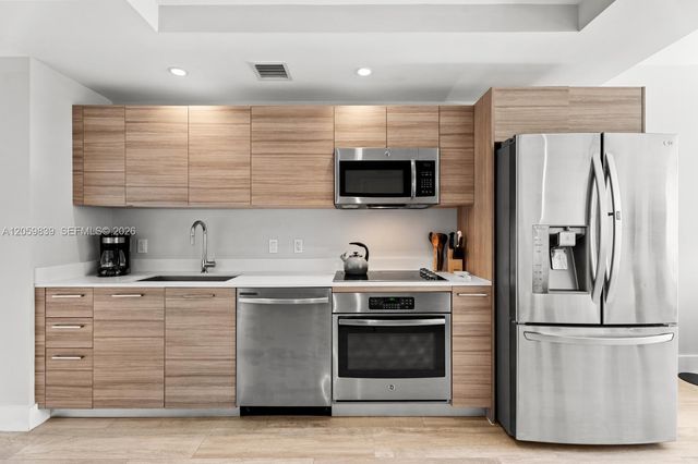 121 NE 34th Street 2003, Miami, FL 33137