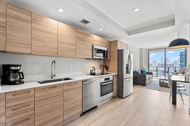 121 NE 34th Street 2003, Miami, FL 33137