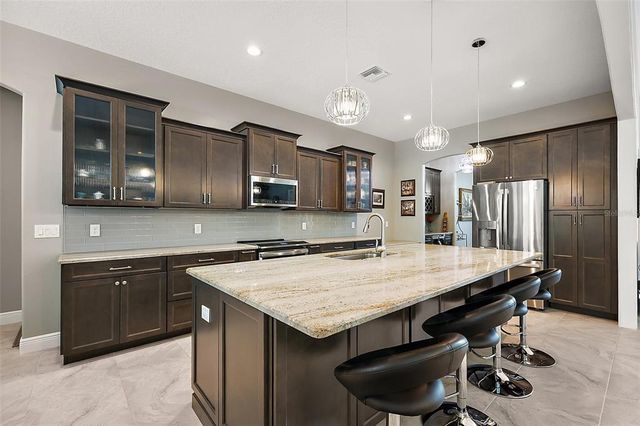 40050 DARLINGTON AVENUE, Lady Lake, FL 32159