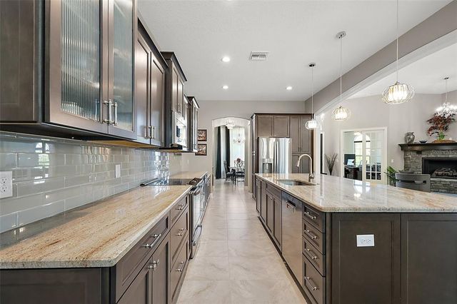 40050 DARLINGTON AVENUE, Lady Lake, FL 32159