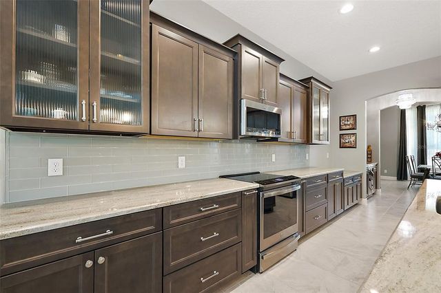 40050 DARLINGTON AVENUE, Lady Lake, FL 32159