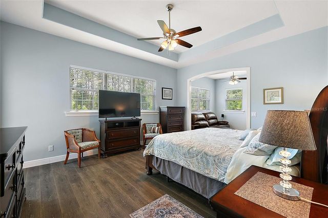 40050 DARLINGTON AVENUE, Lady Lake, FL 32159