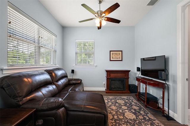 40050 DARLINGTON AVENUE, Lady Lake, FL 32159