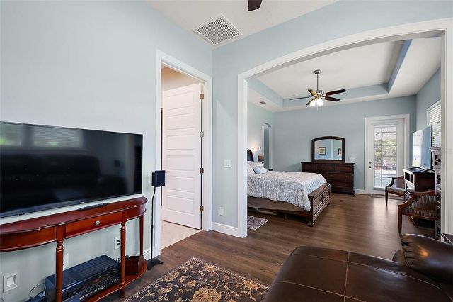 40050 DARLINGTON AVENUE, Lady Lake, FL 32159