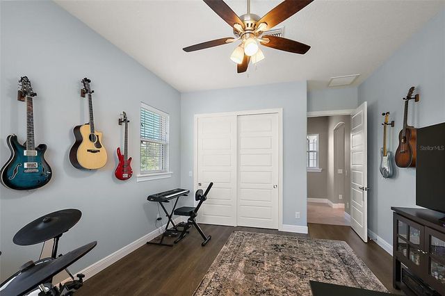 40050 DARLINGTON AVENUE, Lady Lake, FL 32159