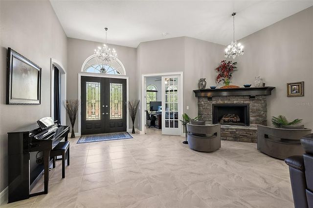 40050 DARLINGTON AVENUE, Lady Lake, FL 32159