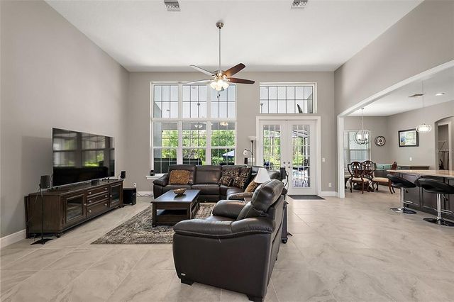 40050 DARLINGTON AVENUE, Lady Lake, FL 32159