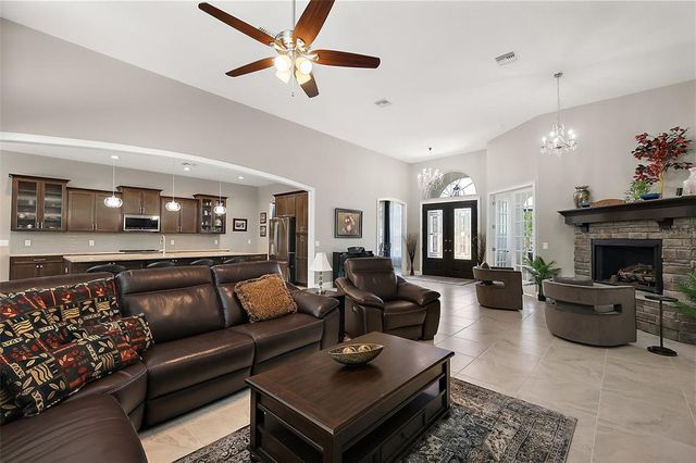 40050 DARLINGTON AVENUE, Lady Lake, FL 32159