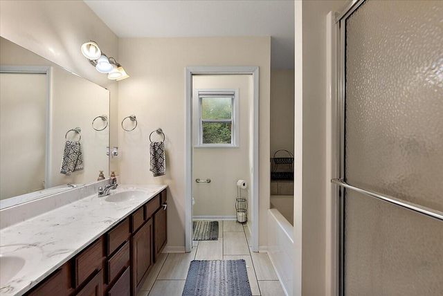 9354 Stratford Woods Trail, Kalamazoo, MI 49009