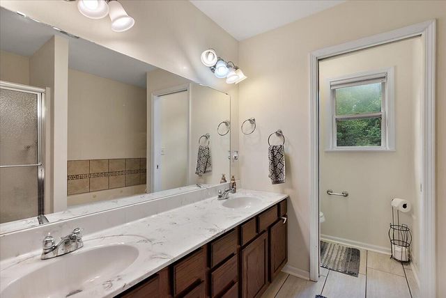 9354 Stratford Woods Trail, Kalamazoo, MI 49009