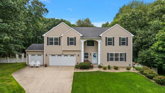 9354 Stratford Woods Trail, Kalamazoo, MI 49009