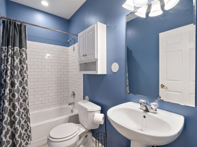 9354 Stratford Woods Trail, Kalamazoo, MI 49009