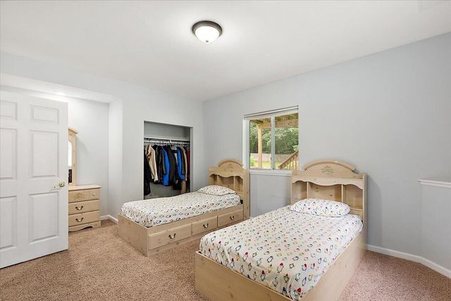 9354 Stratford Woods Trail, Kalamazoo, MI 49009