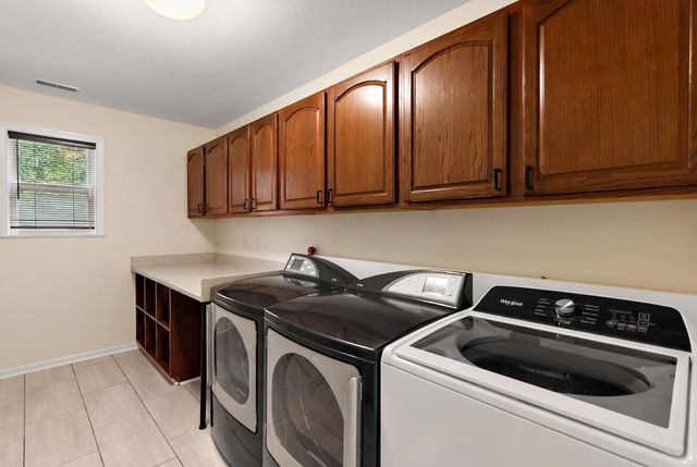 9354 Stratford Woods Trail, Kalamazoo, MI 49009