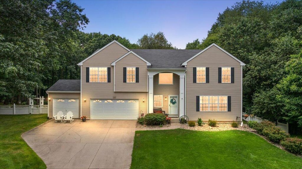 9354 Stratford Woods Trail, Kalamazoo, MI 49009