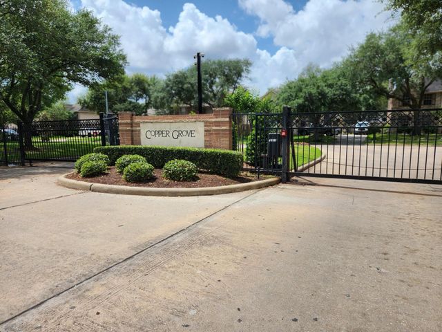 15242 Shapiro Springs Lane, Houston, TX 77095