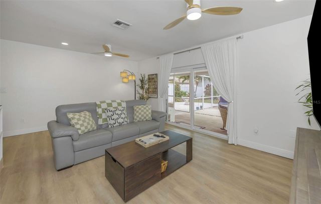 8909 118TH WAY, Seminole, FL 33772