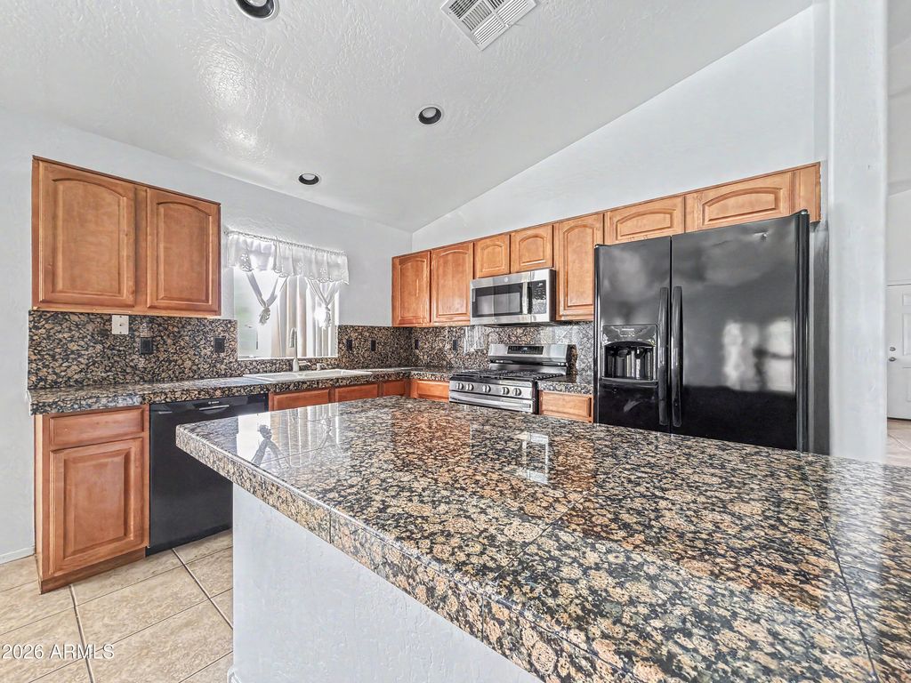 Image 8 of property listing at 23393 S 222ND Street, Queen Creek, AZ 85142
