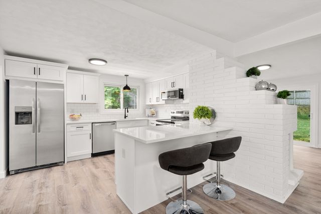 6 Ruth Dr, Framingham, MA 01701