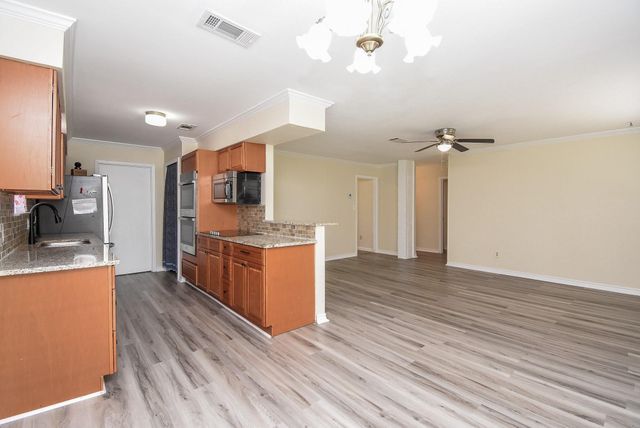 731 Hollyhock Street, Richwood, TX 77531