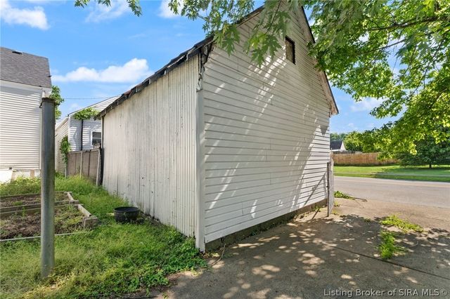 620 W Spring Street, New Albany, IN 47150
