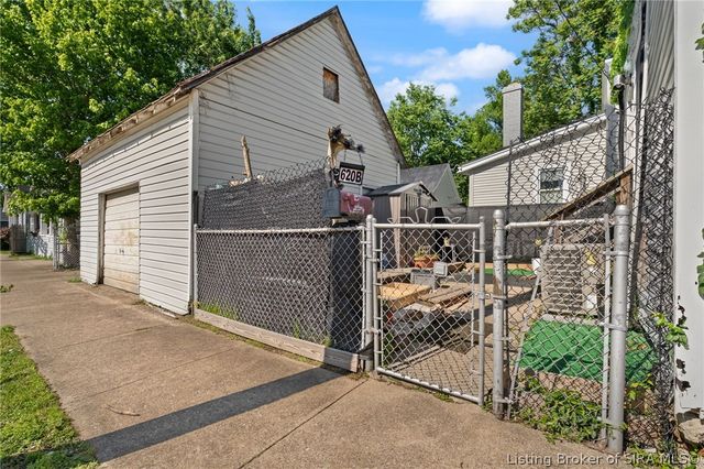 620 W Spring Street, New Albany, IN 47150
