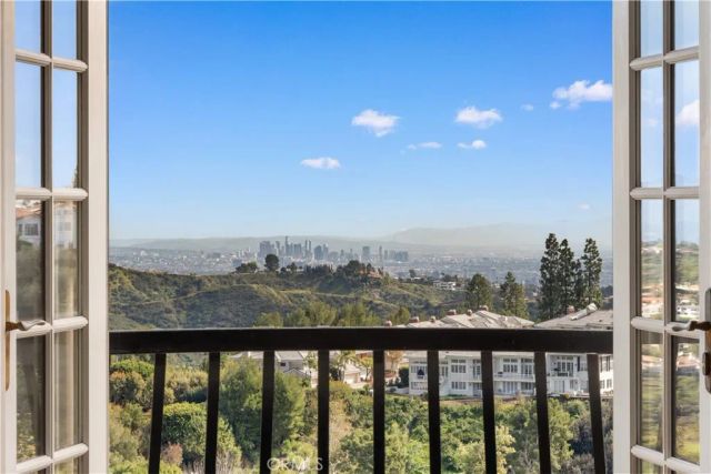2282 Canyonback, Los Angeles, CA 90049