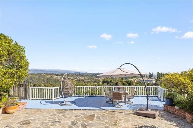 2282 Canyonback, Los Angeles, CA 90049