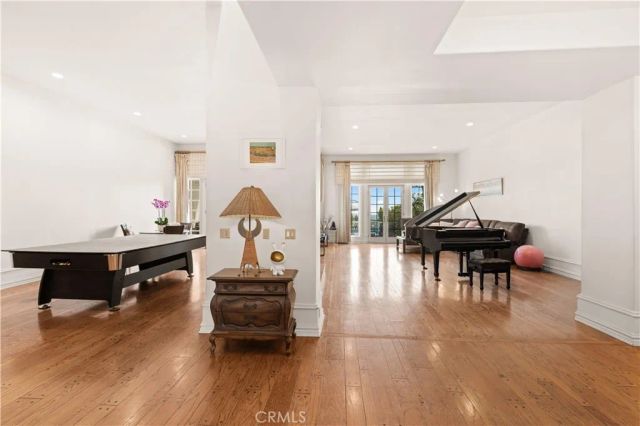 2282 Canyonback, Los Angeles, CA 90049