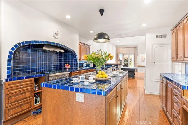 2282 Canyonback, Los Angeles, CA 90049