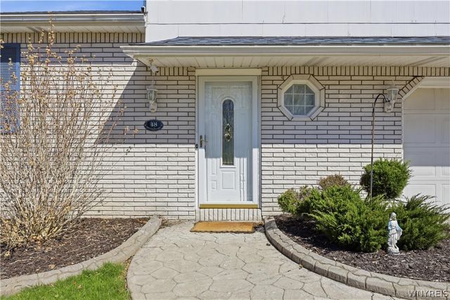 48 Hillview, West Seneca, NY 14224
