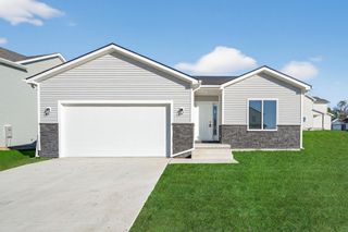 4397 Honey Bee Ridge, Des Moines, IA 50317