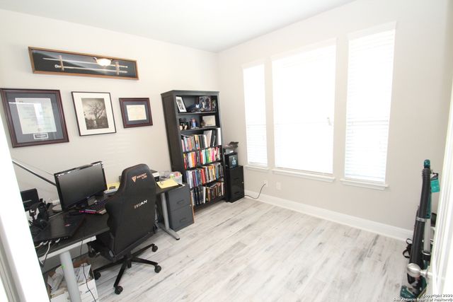 6074 AKIN CIRCLE, San Antonio, TX 78261