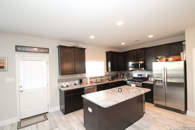 6074 AKIN CIRCLE, San Antonio, TX 78261