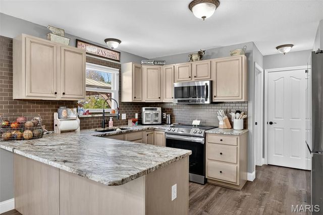 9628 Persimmon Point Drive, Hillsboro, MO 63050