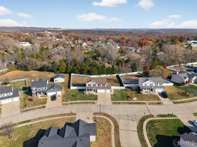 9628 Persimmon Point Drive, Hillsboro, MO 63050
