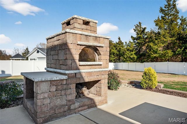 9628 Persimmon Point Drive, Hillsboro, MO 63050