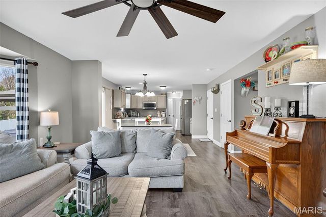 9628 Persimmon Point Drive, Hillsboro, MO 63050