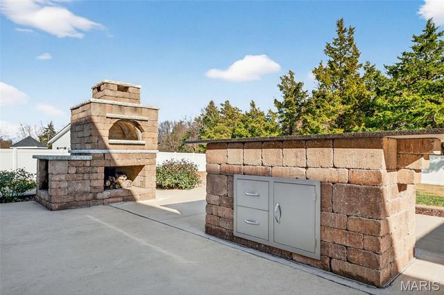 9628 Persimmon Point Drive, Hillsboro, MO 63050