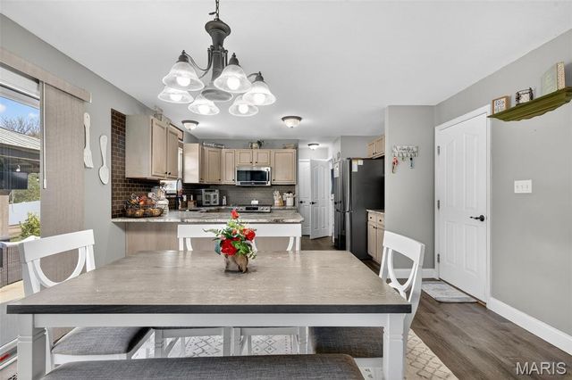 9628 Persimmon Point Drive, Hillsboro, MO 63050