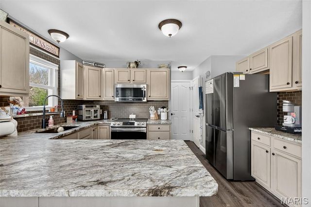 9628 Persimmon Point Drive, Hillsboro, MO 63050