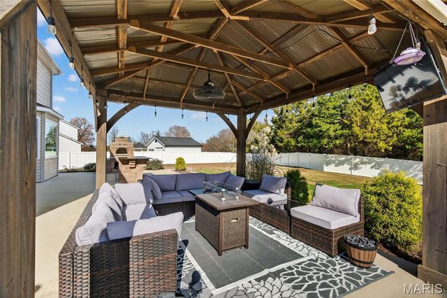 9628 Persimmon Point Drive, Hillsboro, MO 63050